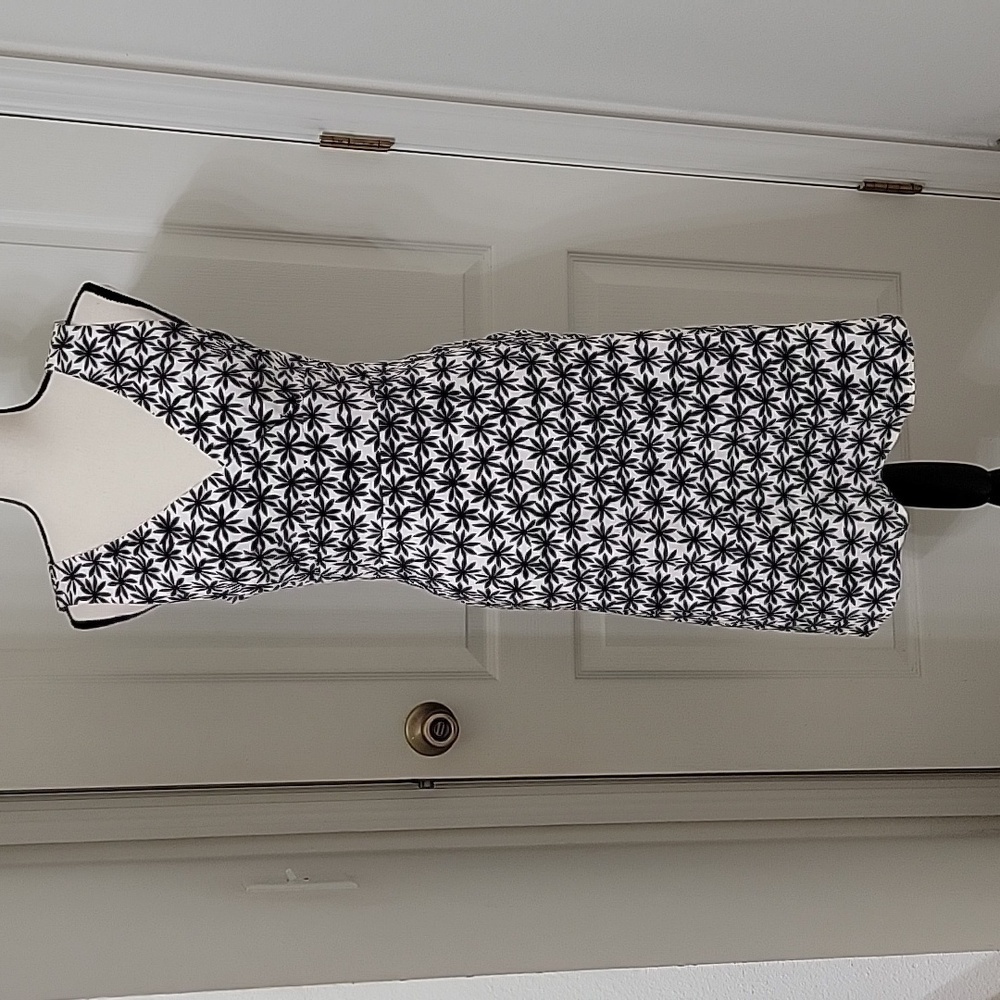 SPENSE Size Missy (10) Sleeveless Black White Daisy V-Neck Midi Dress EUC